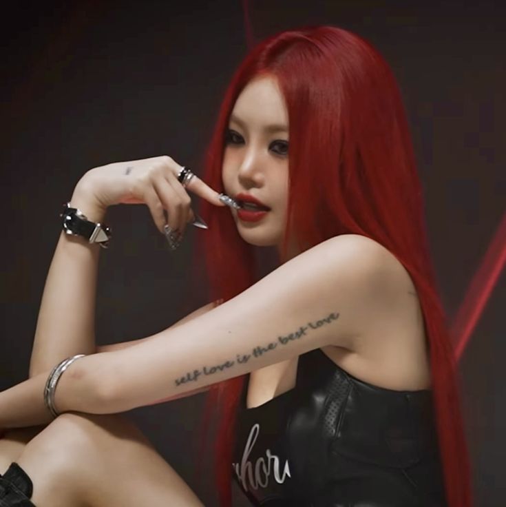 In a recent interview, i-dle surprised by speaking openly about their current relationship with Soojin
According to them, the bond with their former partner was never broken.

"...We've been talking for a while now; the truth is, she's always been a part of us..."

#idle #SOOJIN