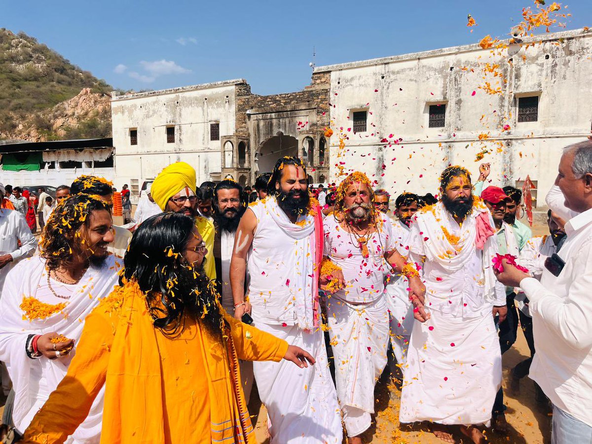 Upen Yadav (मोदी का परिवार) tweet media