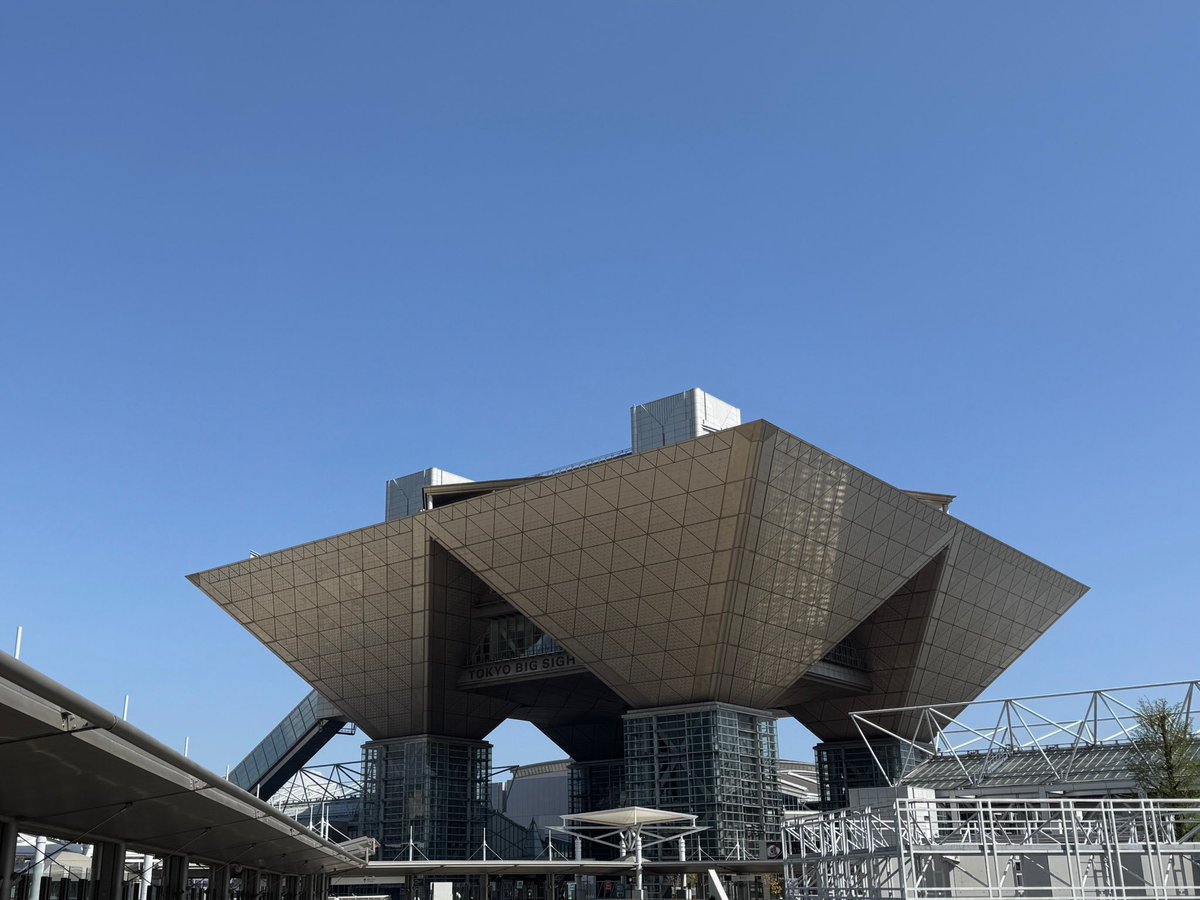 430cre's tweet photo. 本日の現場は、東京ビッグサイトにてAKB48の握手会。今回も私物サインは当たらず。ゆきたんに「ここ��らだ」公演で好きな曲を聞かれたけど曲名覚えてなくて、ユニットの赤い衣装のやつみたいな答え方になってしまった。覚えなきゃ…。誕生日直後で生誕セレモニーがあったので、参加してお祝いした😌 https://t.co/yMogHEaWxW