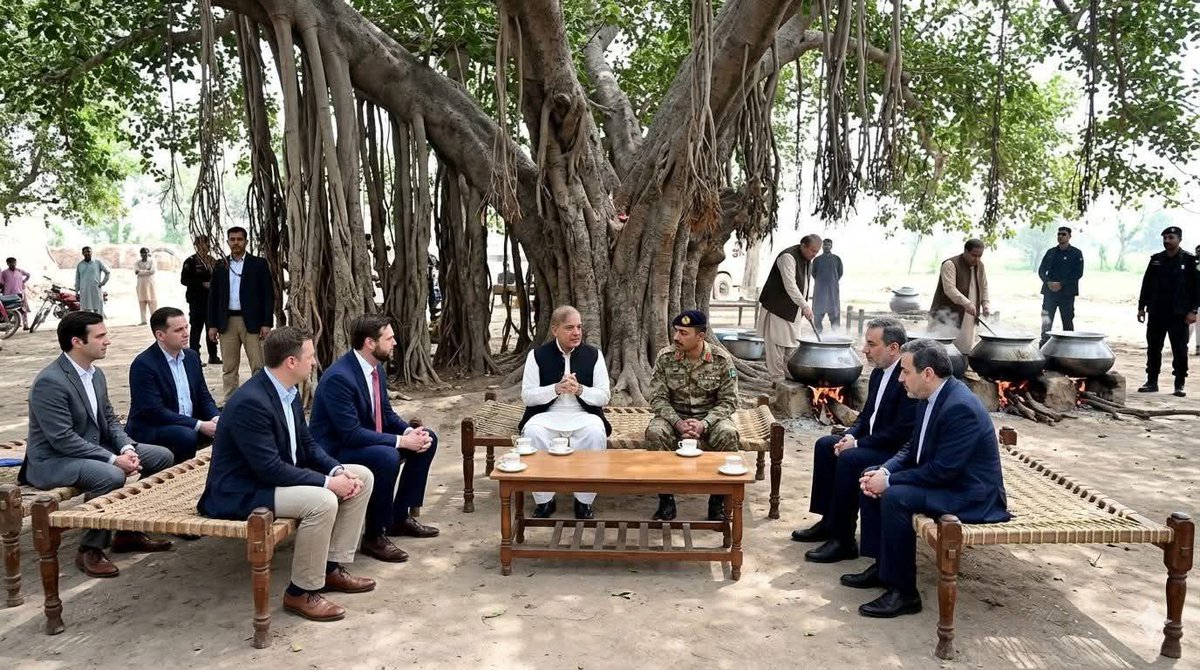 HeLEn خټک tweet media