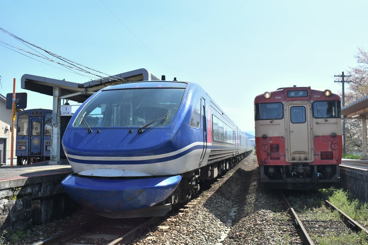 走る鉄バス tweet media