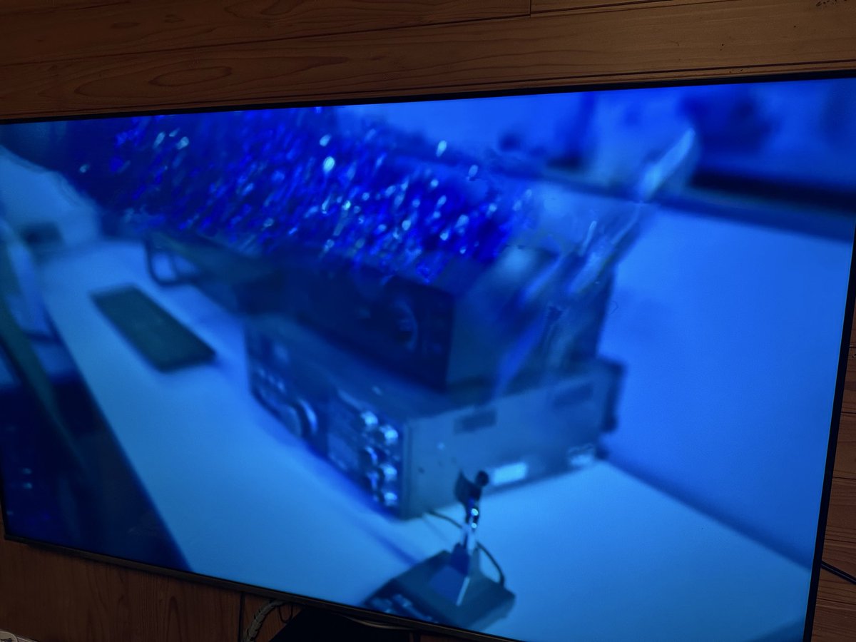Jr7qwqdb1129's tweet photo. 何気なく音楽鑑賞中にアマチュア無線機を発見💡
なんで今までわからないのか?
老眼でスマホの動画ではさっぱり分かりませんでした😆
このリグは
TS680だびょん
MC50だびょん
まさかMC50だびょんを持って歌っていたなんて今更ながらびっくり‼️
#lizzo-AboutDamnTime
#KENWOOD
#TORIO
#TS680
#MC50 https://t.co/e7DCMoP0Wn