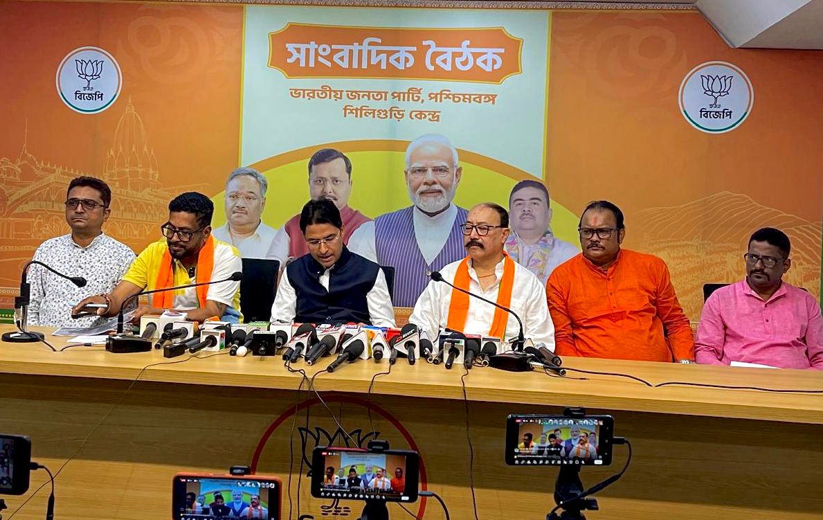 harshvshringla's tweet photo. Participated in the press conference on @BJP4India’s “Bhoroshar Shopoth – Bhoy Noy, Bhorosa” in #Siliguri today along with Lok Sabha MP Shri @RajuBistaBJP ji, Siliguri MLA Shri @ShankarGhoshBJP ji, and other senior party members. The initiative outlines BJP’s 15 key promises for West Bengal. The vision is clear: a developed Bengal can only emerge from a secure and confident Bengal, and with the support of the people, the Lotus can truly bloom across the state. 🪷