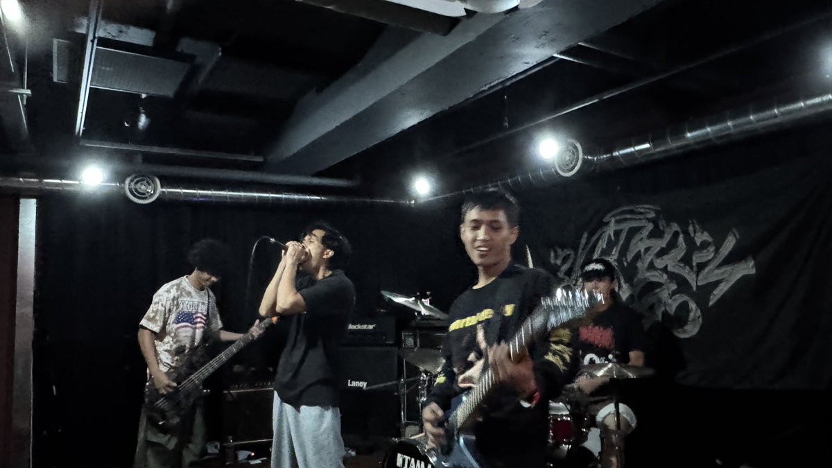 HxC_BlackMurder's tweet image. Negative Crew 공연 시작 #NegativeCrew #네거티브크루 #StickTightFest #BABYDOLL #베이비돌