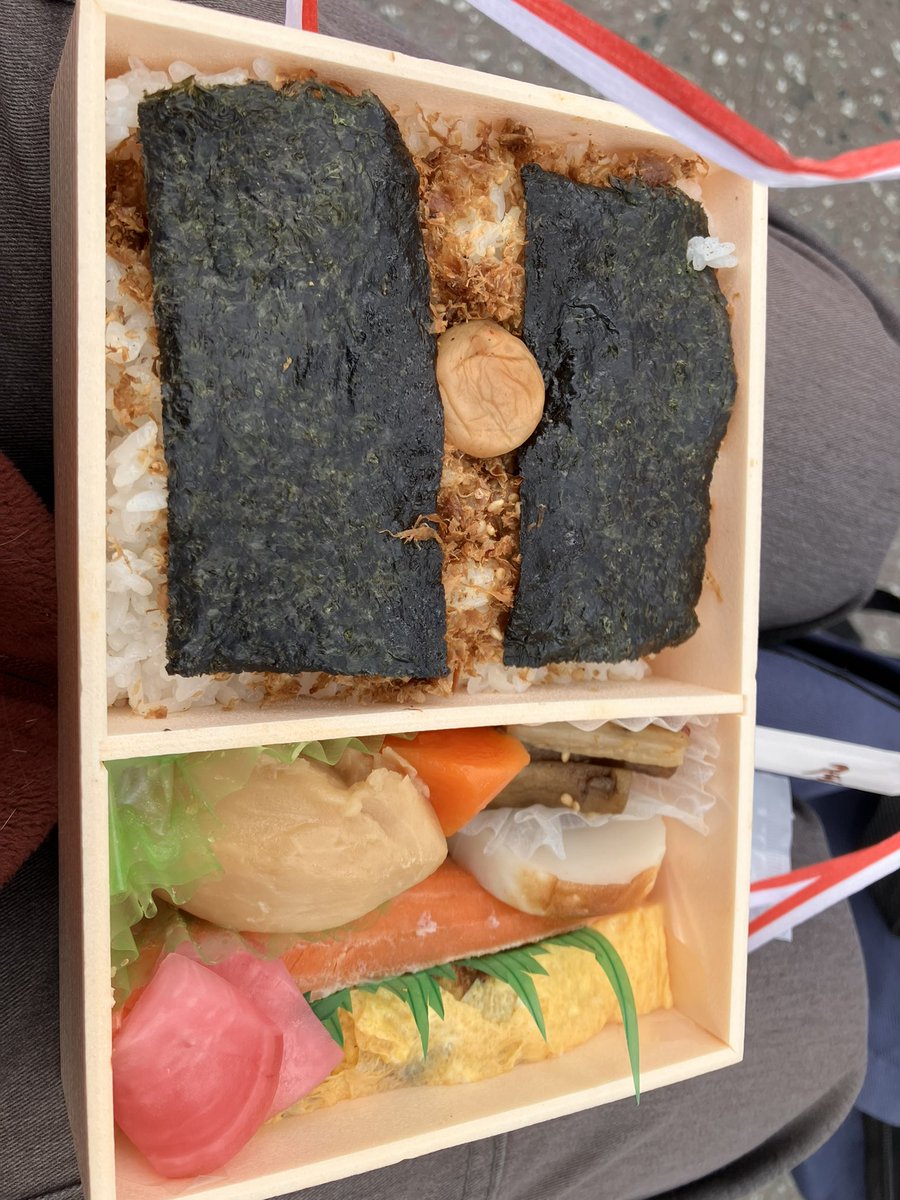 smori23's tweet photo. 福島駅の駅弁
1300円だっけかな。 https://t.co/ev7JA6nROn