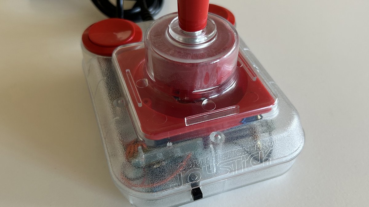 PS4Ron's tweet image. Here's something i picked up today. A brand new #CompetitionProJoystick for my #Commodore64, or as close to brand new you can get after 40 years. This is my favorite joystick, and i have a few of them already, but not in as good condition as this one 😎