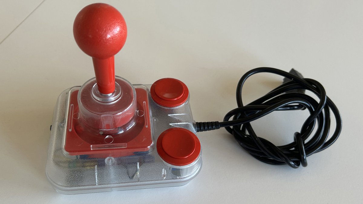 PS4Ron's tweet image. Here's something i picked up today. A brand new #CompetitionProJoystick for my #Commodore64, or as close to brand new you can get after 40 years. This is my favorite joystick, and i have a few of them already, but not in as good condition as this one 😎