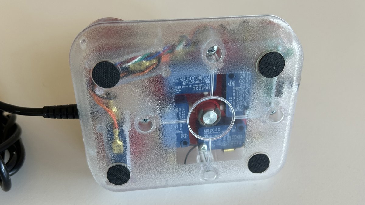 PS4Ron's tweet image. Here's something i picked up today. A brand new #CompetitionProJoystick for my #Commodore64, or as close to brand new you can get after 40 years. This is my favorite joystick, and i have a few of them already, but not in as good condition as this one 😎