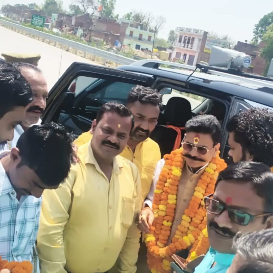 VHRPOfficial's tweet image. प्रयागराज गोपालगंज में विश्व हिंदू रक्षा परिषद के अंतरराष्ट्रीय अध्यक्ष माननीय गोपाल राय जी का  प्रयागराज के राष्ट्रीय महासचिव पंकज प्रधान जी द्वारा हुआ भव्य स्वागत। #newpost #post