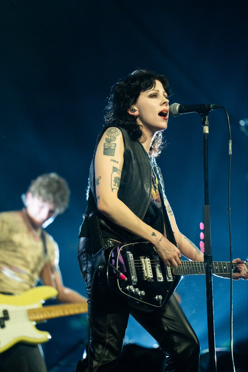 PALE WAVES tweet media