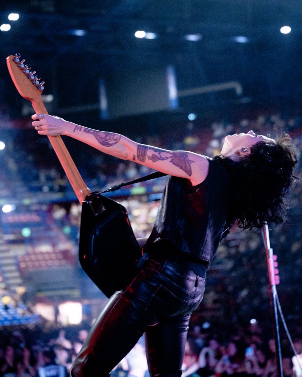 PALE WAVES tweet media