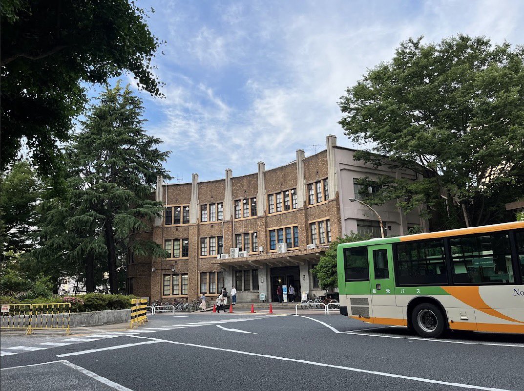 utorch2026's tweet photo. 【新歓演奏会のお知らせ📣】

明日4/12(日)13:00より新歓演奏会を行います♪
楽器を持参していただくと、演奏会の最後に「ラデツキー行進曲」を東大オケと演奏できます✨
終演後には【⚠️入団手続き】を行いますので少しでも入団を検討されている方は必ずお越しください‼️
本郷キャンパス第二食堂ホールにて皆さんのお越しをお待ちしております！！！😌

👇詳細と参加申込は公式LINEにて♪
https://t.co/hMg3JDCSU7

#東大オケ #春から東大 #東大オリ2026