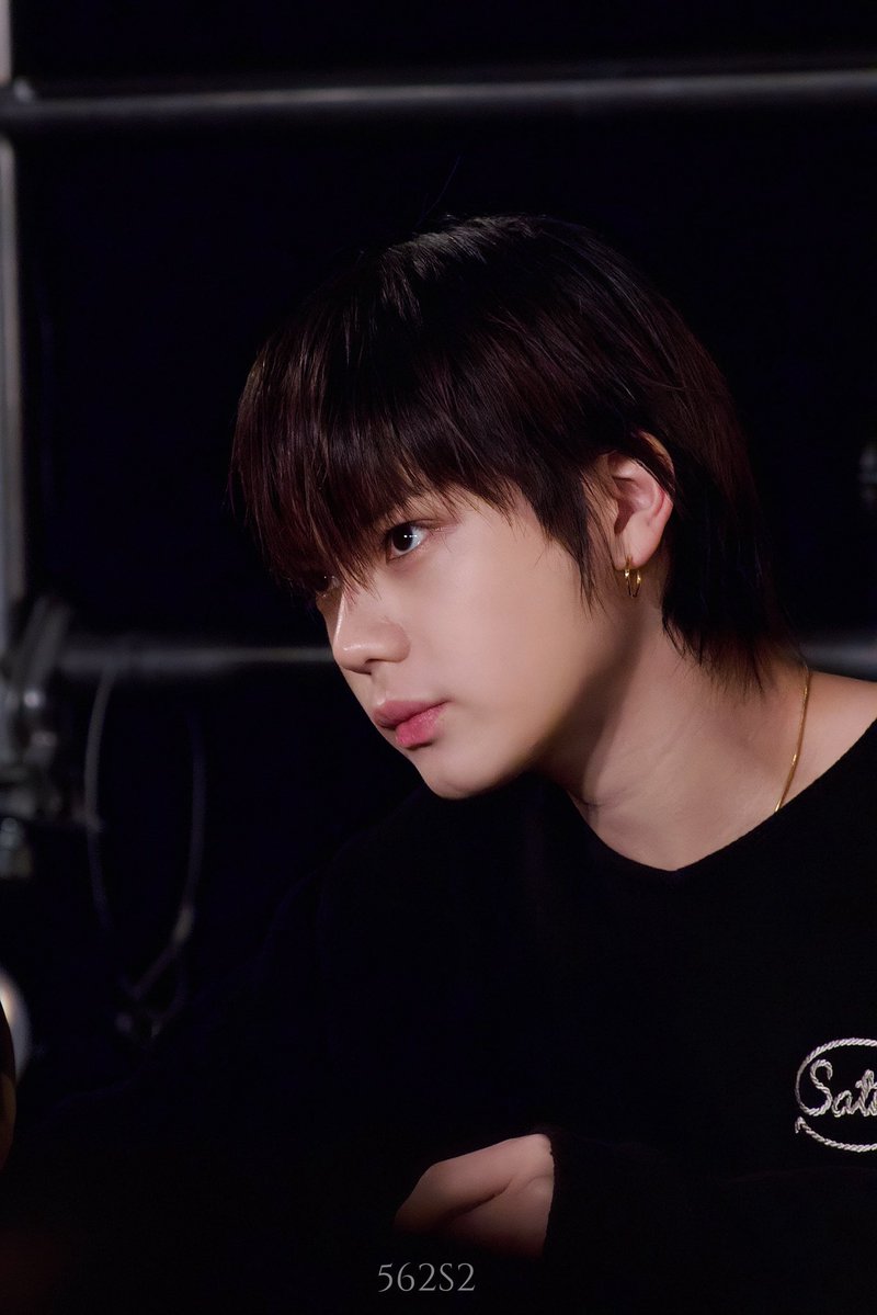 his stare 🫠🙏🏻

#OHYUL #오율