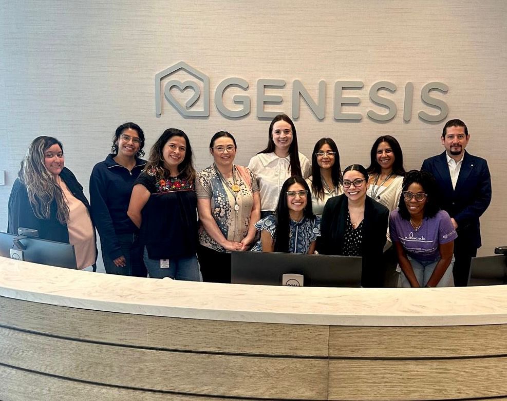 ConsulMexDal's tweet photo. Para cerrar la semana #SALE, personal del Departamento de Protección acudió a @GenesisWomensShelter para difundir los recursos y apoyos que brinda el Consulado a víctimas de violencia doméstica, así como promover el programa #PALE y los servicios disponibles. 🤝🇲🇽 https://t.co/ThUWXrH8H9