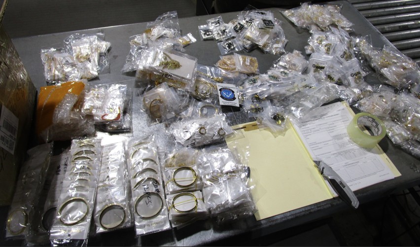 DFOChicago's tweet image. CBP Louisville seized a mis-manifested shipment. The shipment contained thousands of counterfeit luxury jewelry items, with a total MSRP of over $9.2 million. This seizure protects consumers and upholds fair trade. #CBP #Counterfeit #IntellectualProperty #TradeEnforcement