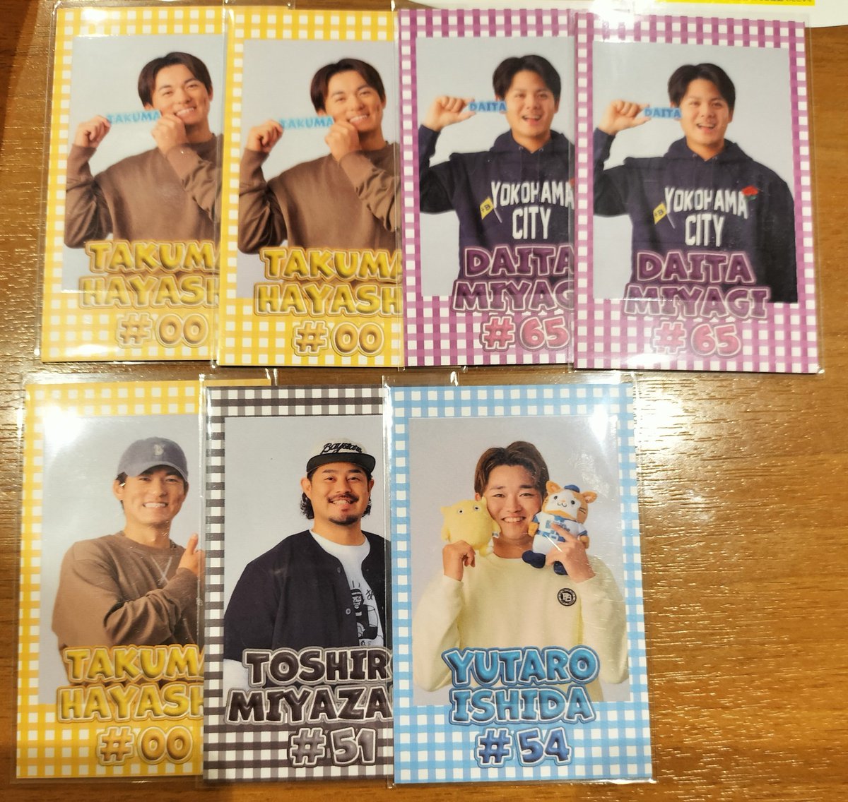 S2_h53's tweet image. 【交換 譲渡】横浜DeNAベイスターズ ベイスターズ ラフスタイル

譲)
・インスタントフォトカード
00林、☆51宮崎、54石田裕、65宮城
・前髪クリップ
41佐々木、54石田裕

求)
・交換 全て各1(コンプ目的)
1弾：41佐々木、61蝦名＞2牧
2弾：☆22入江、61蝦名＞2牧
・譲渡
定価+送料

リプに続きます