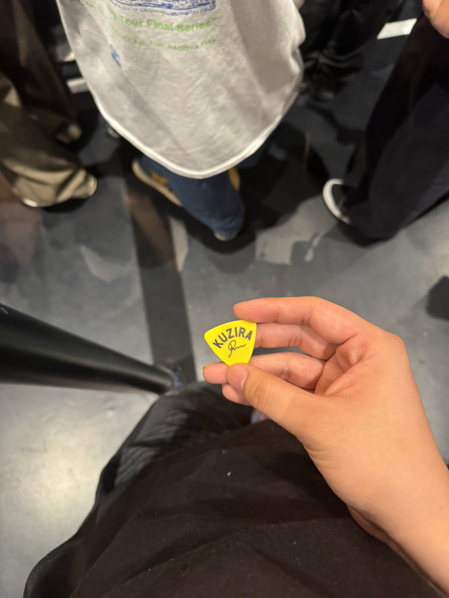 r4/11 🐳04 tweet media