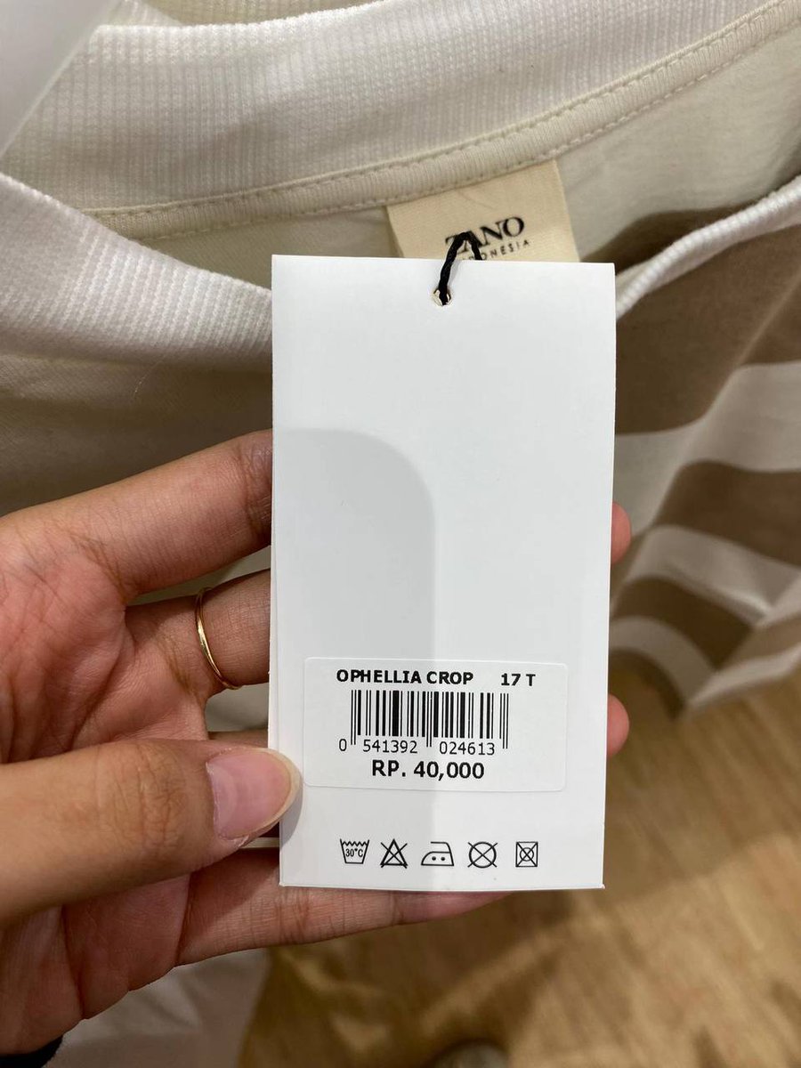 xxxirraaa's tweet photo. Store yang punya koleksi outfit super lengkap, harga kantong pelajar‼️Mulai dari 30 rban dan banyak yang under 100 rb😭, ada offline storenya juga di beberapa kota📌 https://t.co/D556HrwQA5