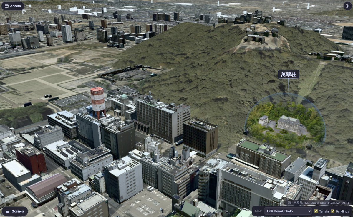 DuckbillStudio's tweet image. 3DGSの景観＋3D地形＋PLATEAUの建築物モデルの3D地図空間を「アバター」で歩けるようになった！
来週にはデモ版を公開できそうです。

CesiumJS＋Spark 2.0で開発した独自ビューワー
#SplatStrollMap
