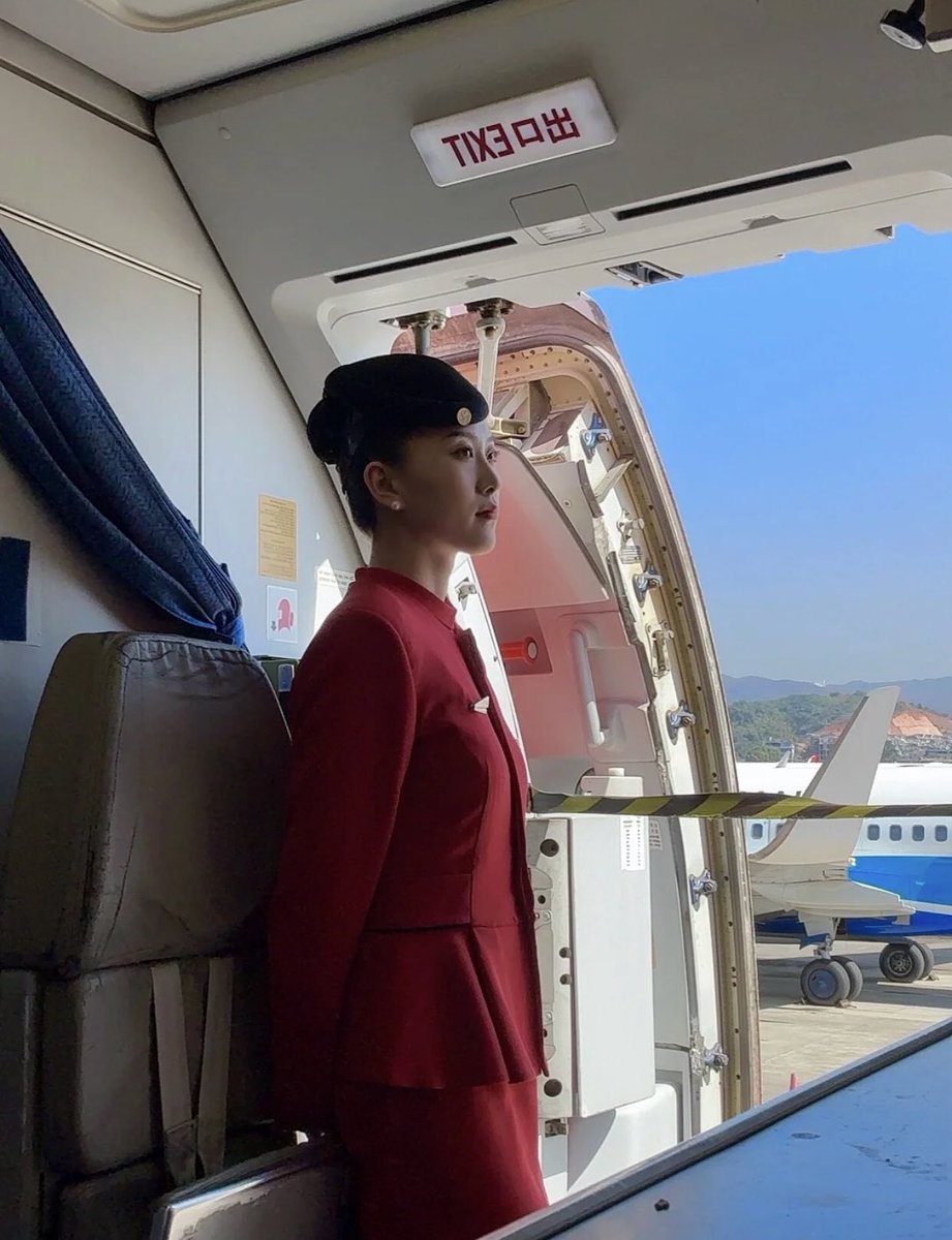 川航空姐 菲菲 tweet media