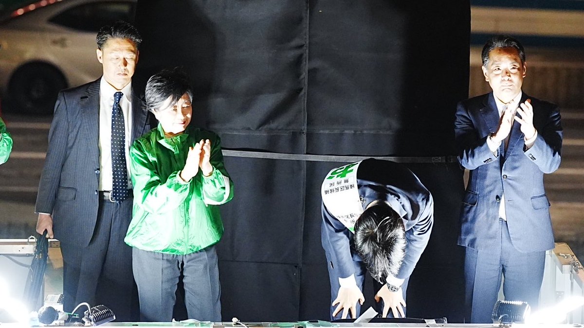 20時にマイクを収めました。多くの皆さまにお支えいただき、本当に幸せな選挙でした。これまでも、これからも、練馬（じもと）のために。区民に希望をもたらす区政を実現します。明日の投票日は私「おじま紘平」に一票をお願いします。この後は23時59分まで駅に立ちます。誠にありがとうございました。