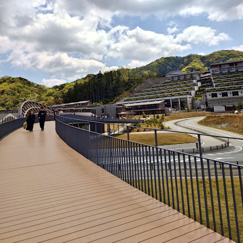 qizi812's tweet image. 本日は三重のVISONまでドライブ。色々美味しいもの食べまくって、パンに野菜や松坂牛も買って帰宅。広いから歩きまくるのでいい運動😆天気も良く気持ち良かったです✨
#VISON
#削節本舗伊勢和
#ConfitureH