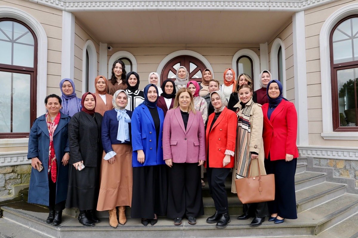 avcanansari's tweet photo. ⚖️ 5 Nisan Avukatlar Günü vesilesiyle KADEM Hukuk Kurulu olarak Genel Merkezimizde bir araya geldik. Hukukun üstünlüğü, adaletin tesisi ve toplumsal sorumluluklarımız üzerine verimli bir istişare gerçekleştirdik.

Dayanışmamızı güçlendiren bu anlamlı buluşmaya katkı sunarak masada yer alan meslektaşlarıma teşekkür ediyorum. 💐