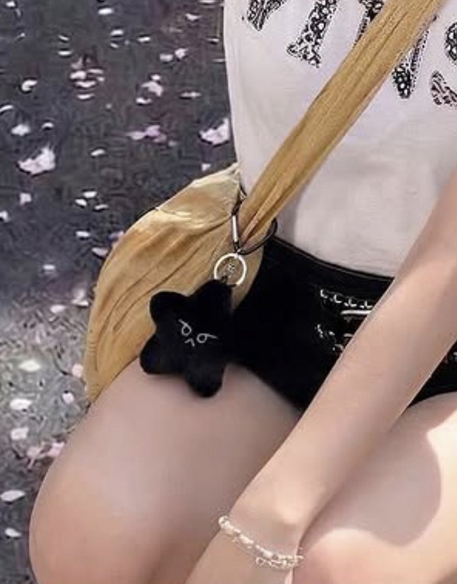 iz 🪽🍀 tweet media