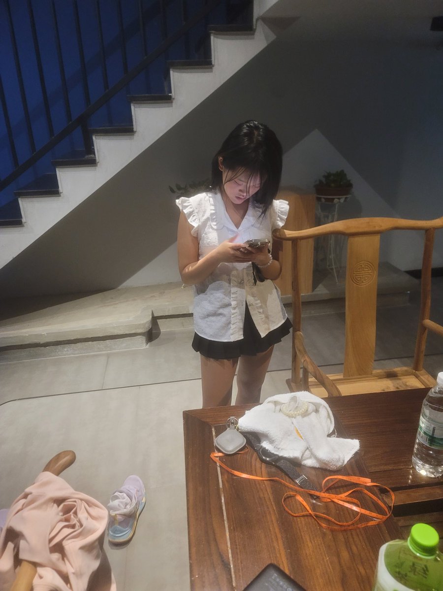 My8Set's tweet photo. 18岁，真的那那都是嫩的。抱在怀里 https://t.co/9TczlJC4CG