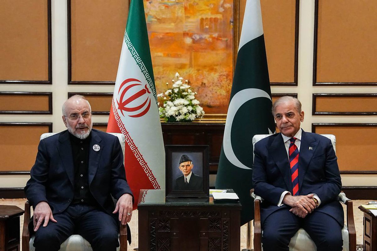 taahir_khan's tweet image. Head of the #Iranian delegation Dr. #Qalibaf holds meeting with #Pakistani Prime Minister Shehbaz Sharif ahead of the talks with the U.S. to end the conflict. Iranian media has reported that the delegation conveyed concerns to the Pakistani PM at the #Israel attacks in #Lebanon