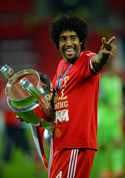 roro_bayern's tweet photo. Dante devrait prendre les rênes de l'équipe réserve du Bayern dès la fin de sa carrière, cet été. 

Il est le favori pour succéder à Holger #Seitz. #Dante a déjà obtenu plusieurs diplômes d'entraîneur au cours de sa carrière et est titulaire de la licence Pro de l'UEFA. 

[@georg_holzner & Jim Decker // Kicker]

#FCBayern || #Bundesliga 🇩🇪 || #L1 || #OGCNice || #Ligue1 🇫🇷 || #FCBII || #FCBAmateure || #FCBayernCampus || #MiaSanMia 🔴⚪️
