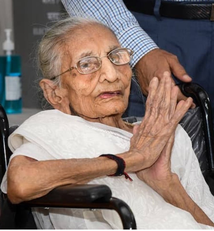 PrakashRaghav's tweet photo. @rishibagree After the passing of respected #HeerabenModi ji, our beloved #Modi ji seems to have found a new “mother” in this granny.. 😭😭
Looks like election rallies and meetings don’t just bring in votes, but mothers as well.🙏🙏
#JaiShriRam #Bengal #Tamilnadu #NDA #BJP https://t.co/vU4IRYU1CL