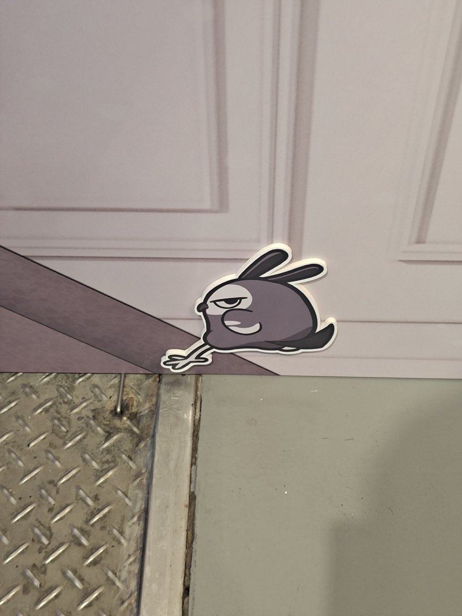 lier8546's tweet image. 回到家了，有點可惜沒買到可愛的雞蛋糕……
整個會場都是雞蛋糕香味簡直逼死人XDD

展場略小了一點，但入場人數控制的不錯，不會太擠也可以慢慢排隊買到週邊！
而且會場中充滿各種小巧思，怕撞到的地方都有小動物們跟伊得保護（？）

#neonrush