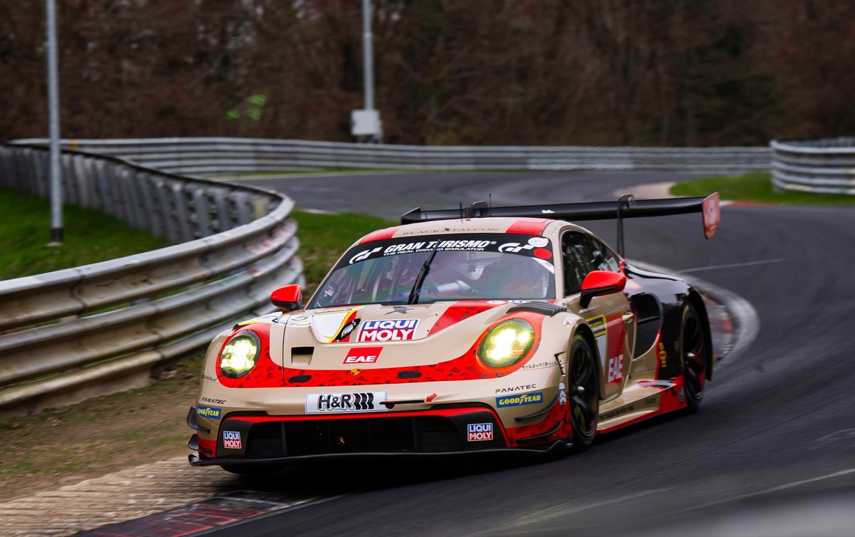 PorscheRaces's tweet photo. #NLS – Halfway through the #NLS3 race in the #GreenHell. After 2 of 4 hours, the #Grello #911GT3R of #Porsche customer team #Manthey has fought its way up to 4th place. @FalkenTire is just behind in P5, #TeamBlackFalcon is 7th. https://t.co/1RjsqcjPLT