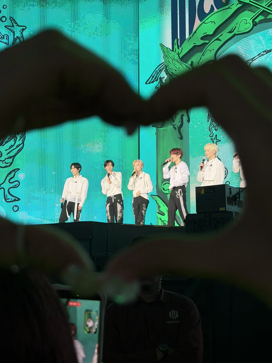 yubi໒꒱ tweet media