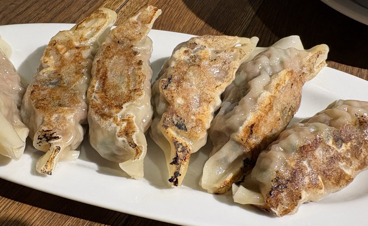 ShooterVL's tweet photo. 万豚記で餃子食べて立ち止まって考える https://t.co/SzEfIbopwN