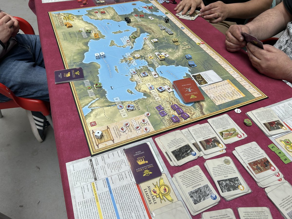 TaiKuken's tweet image. Y dándole a un #TimeofCrisis de @gmtgames en @asturludicas .

Que no se diga que no hay temáticos o wargames en las jornadas. Además un juego que se presta a jugarlo.

#bgg #wargames #asturludicas #candas