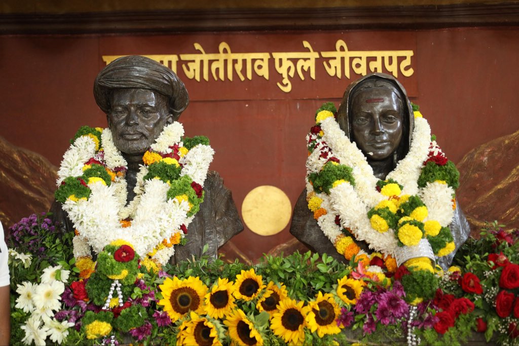 महान समाजसुधारक, स्त्री शिक्षणाचे पुरस्कर्ते, शोषित-वंचितांच्या हक्कासाठी आयुष्य अर्पण करणारे क्रांतिकारी विचारवंत महात्मा ज्योतिबा फुले यांना जयंती दिनानिमित्त विनम्र अभिवादन.

त्यांचे कार्य, विचार आणि समाज परिवर्तनासाठी दिलेले योगदान आपल्यासाठी सदैव प्रेरणादायी राहील. 🙏