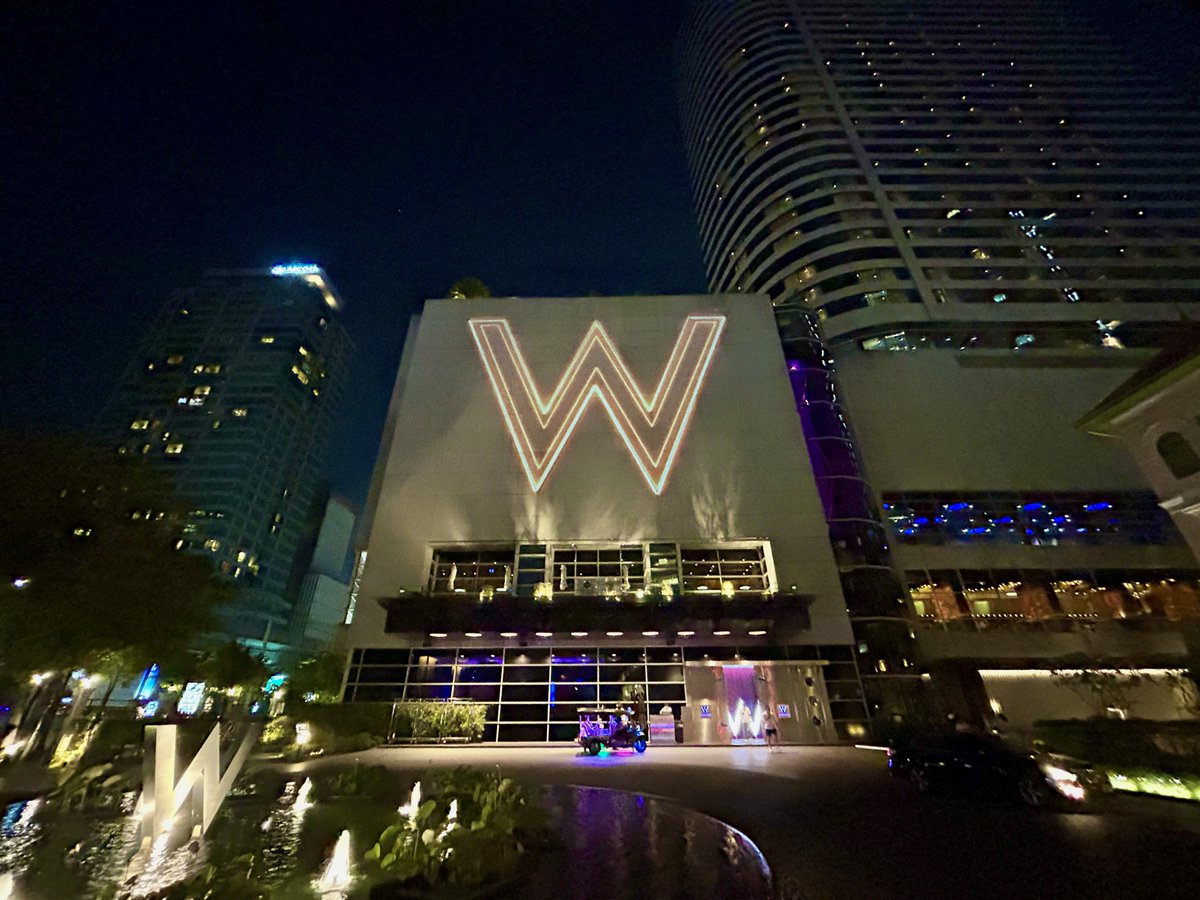 kato_shacho's tweet image. 【Today's Hotel in Bangkok】
バンコクではシーロムエリアに位置する「Wバンコク」27Fの1ベッドスタジオスイートにステイ。BTSのチョンノンシー駅まで3分の好アクセスで旅の起点として最適。朝食ブッフェは種類が豊富かつハイクオリティでおすすめ。
#Bangkok #W