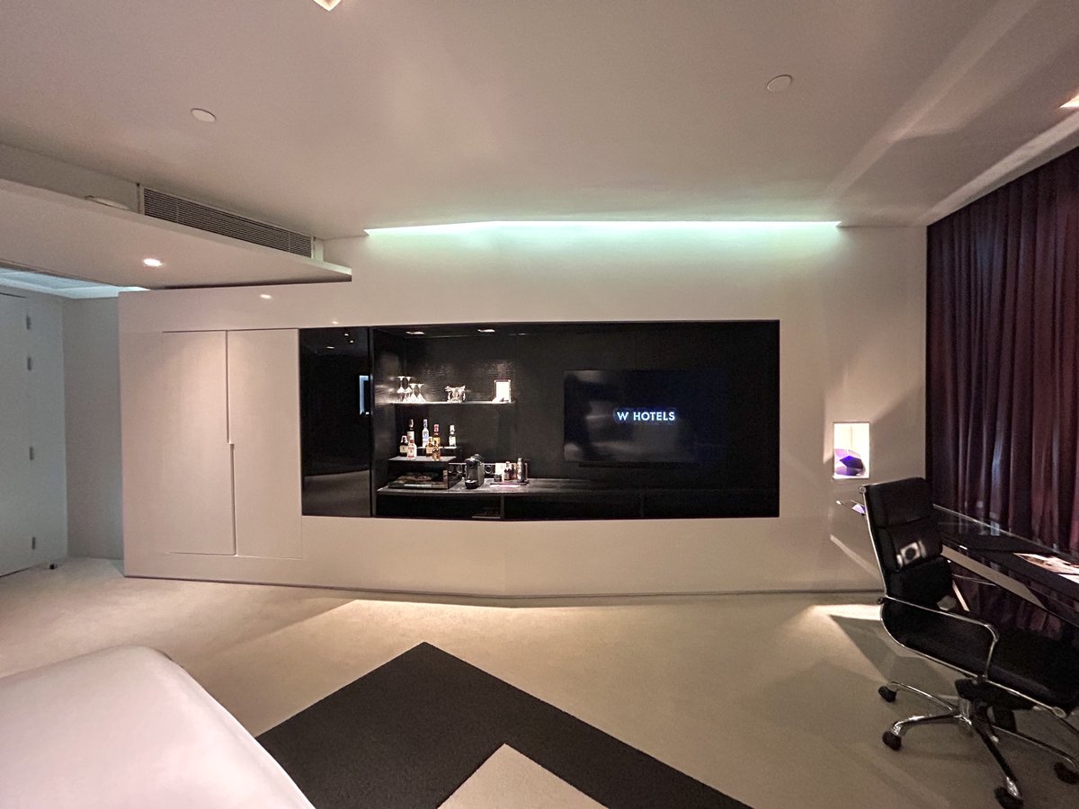 kato_shacho's tweet image. 【Today's Hotel in Bangkok】
バンコクではシーロムエリアに位置する「Wバンコク」27Fの1ベッドスタジオスイートにステイ。BTSのチョンノンシー駅まで3分の好アクセスで旅の起点として最適。朝食ブッフェは種類が豊富かつハイクオリティでおすすめ。
#Bangkok #W