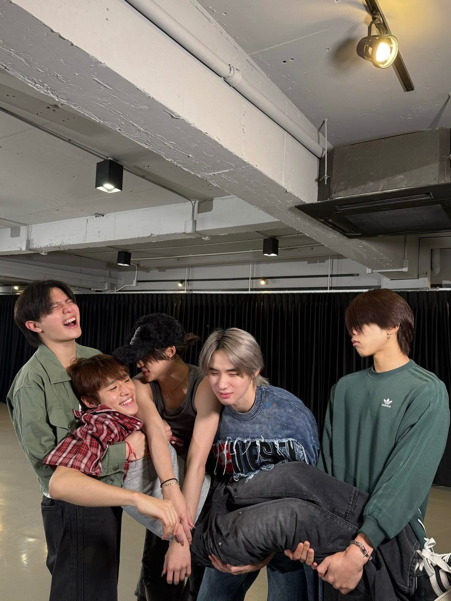 แอ็คนี้เป็นของสโมเตv.2 tweet media