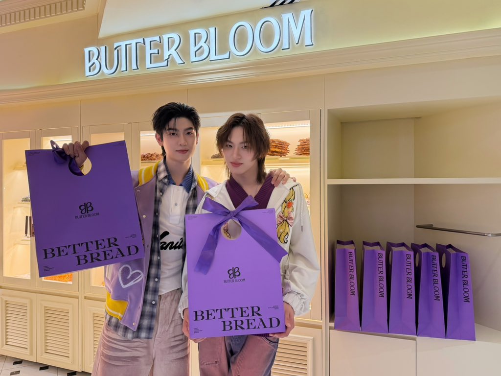 DomundiTV's tweet photo. ขอขอบคุณ @butterbloom_th ที่ให้เกียรติ “โทมัส” @tthomastc และ “ก้อง” @kongjiro_
ได้มาร่วมกิจกรรมงานในวันนี้นะคะ 🥰

ขอขอบคุณแฟน ๆ ทุกคนที่มาเจอกัน รวมถึงแฟน ๆ ที่ส่งกำลังใจมาให้ทั้งสองคนด้วยนะคะ 🫶🏻✨️

#ButterBloomxThomasKong https://t.co/bFsSedngQ7