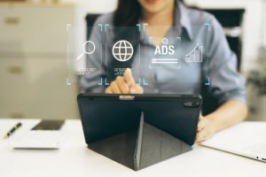 audreytipsfr's tweet image. #ContentMarketing 🎴 Pourquoi 90 % des stratégies échouent vraiment
L'échec du marketing de contenu n'est ni une question de budget ni de talent.
C'est le cadre conceptuel défaillant qui produit du contenu banal au lieu de bâtir un avantage stratégique
•
🧵 1/3
✍️ @webikeoFrance