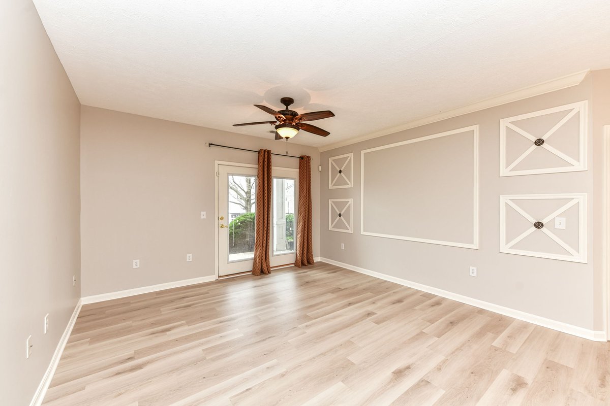 bradgough's tweet photo. Know someone that is tired of renting and looking for an affordable option? This 2 BD 2 BA condo in Westfield might be the answer at only $179,900. 

More photos and all information at:

https://t.co/OJkApwBgoz 

#bradgoughrealtor #WestfieldIndiana #realestate https://t.co/SKAoG0BBTx
