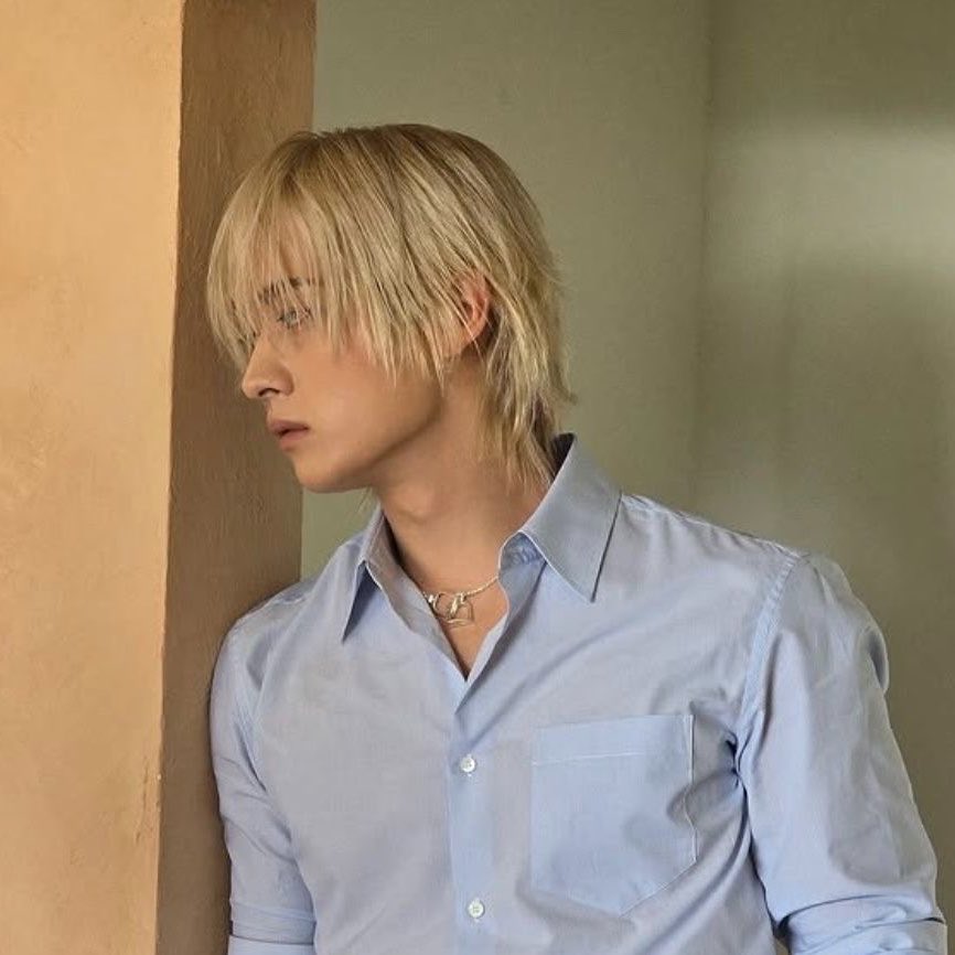 emi 🍮 lee know day !!! tweet media