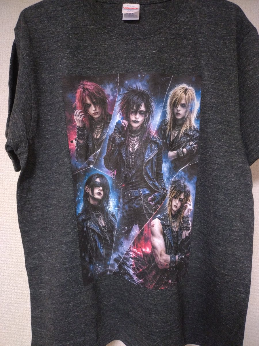 怒華雪の新しいTシャツ届いた♪
ヘザーブラックにしたら、古着のような風合いでカッコイイのですよ。
Tシャツ3枚目だけど、お得なセール中の内にもう一着買おうか？悩みますのですよ💦

#怒華雪
#怒華雪グッズ