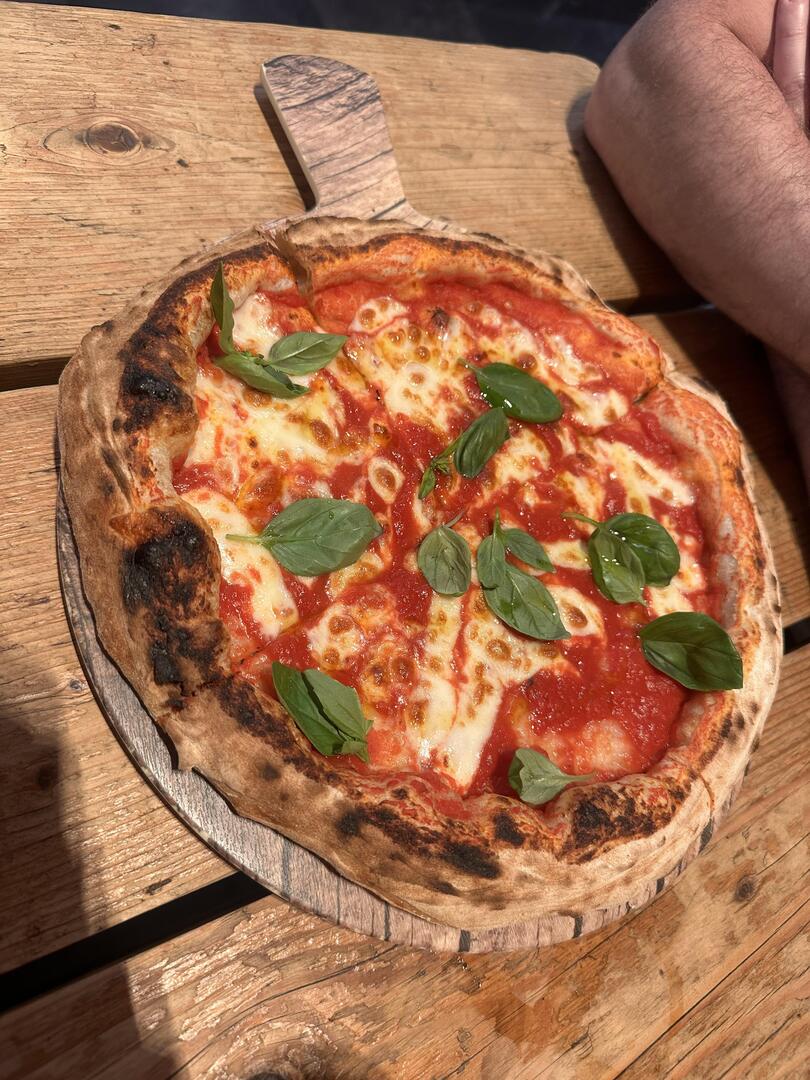 homevsfastfood's tweet image. [I ate] margarita pizza
#margarita #pizzalover #foodie #italiancuisine #neapolitanpizza #homecooking #food #recipes #foodpic #foodie #foodlover #cooking #hungry #goodfood #homecookingvsfastfood