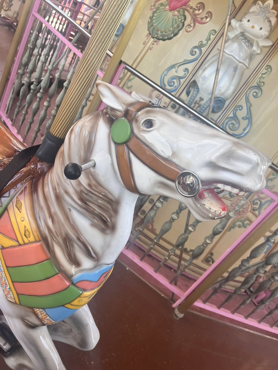 フラガリアもあってニンマリした
メリーゴーランドのハゲ馬も味があって良かったけど、しっぽがタワシみたいになってて可哀想だった。
