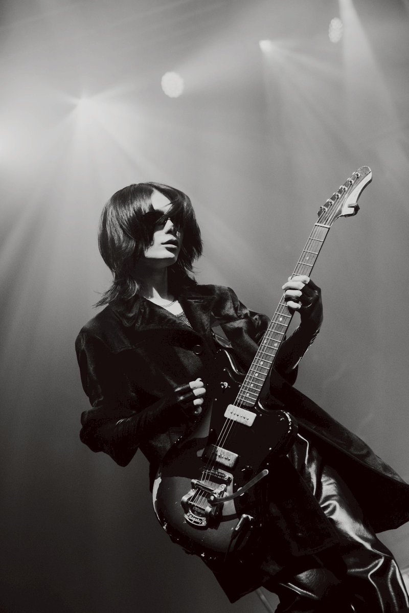 LET ME KNOW tweet media