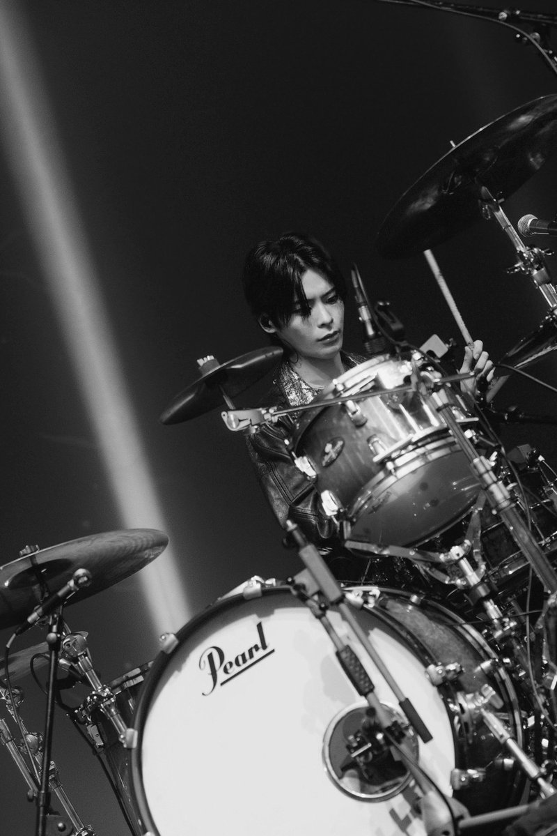 LET ME KNOW tweet media